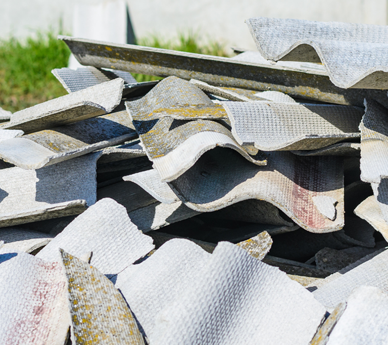 Asbestdak herkennen: vijf rode vlaggen die je niet mag negeren